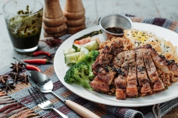 Recipe: Chili Herb Steak Melon Cucumber